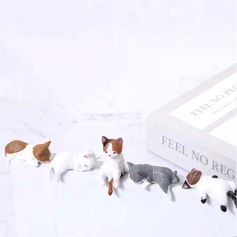 Hand-Painted Mini Cat Desk Figurines - Set of 5 Cute Cartoon Kitty Companions