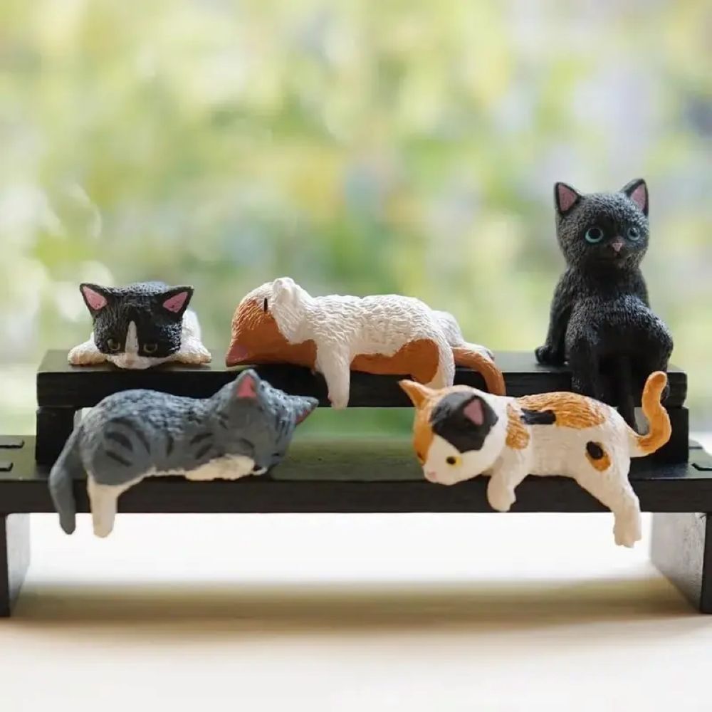Hand-Painted Mini Cat Desk Figurines - Set of 5 Cute Cartoon Kitty Companions