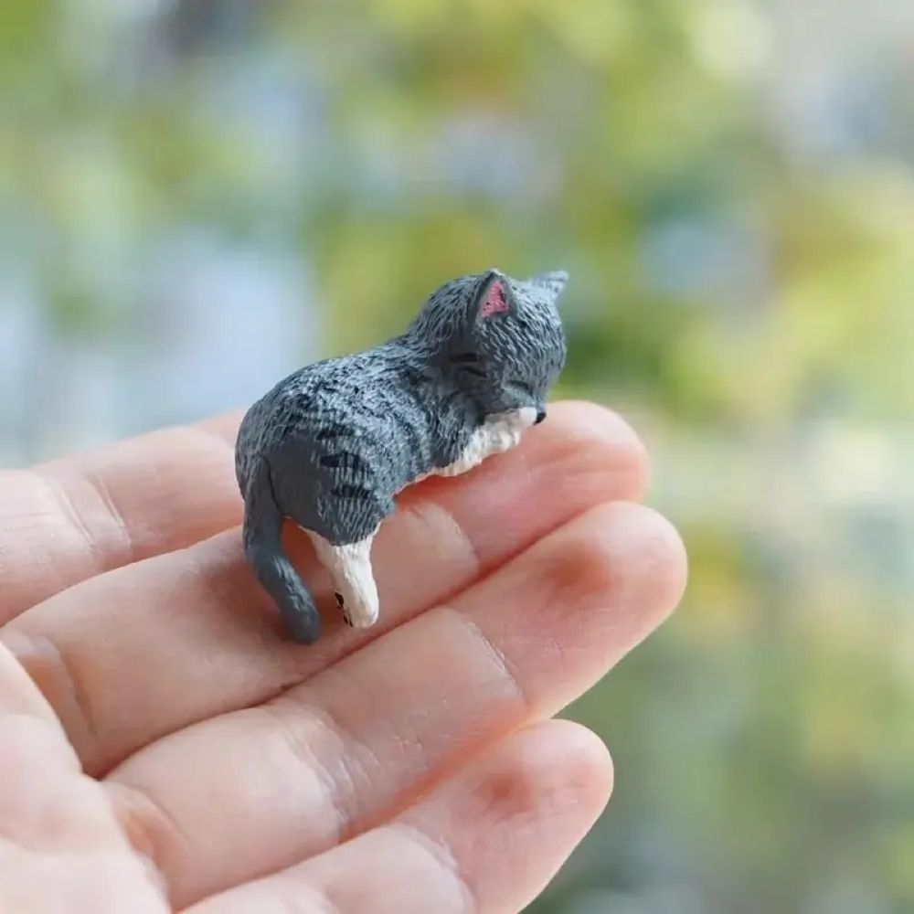 Hand-Painted Mini Cat Desk Figurines - Set of 5 Cute Cartoon Kitty Companions